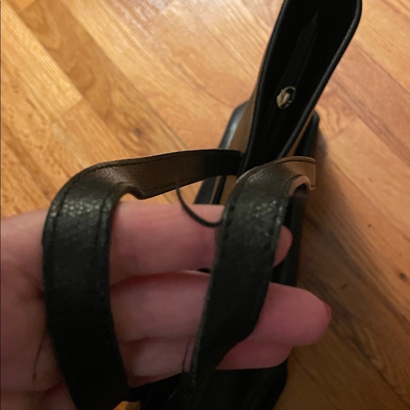 Michale Kors Black tote - Picture 3 of 7